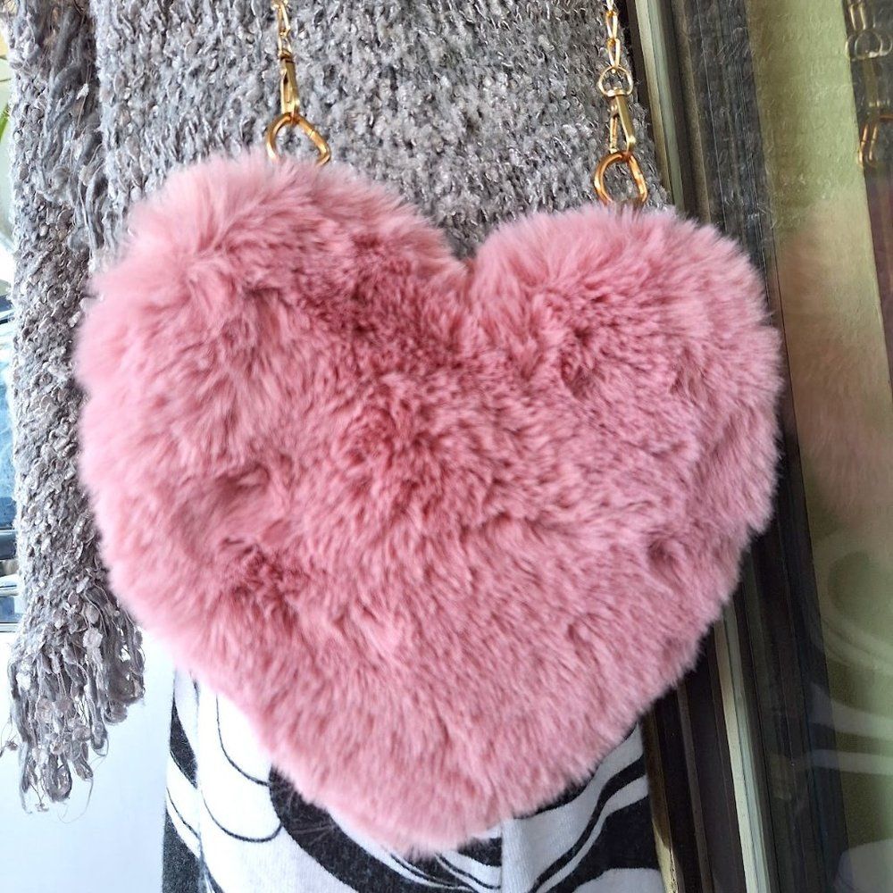 SOFT PINK HEART-SHAPED FLUFFY FAUX FUR PURSE - FASHION CHAIN CROSSBODY BAG